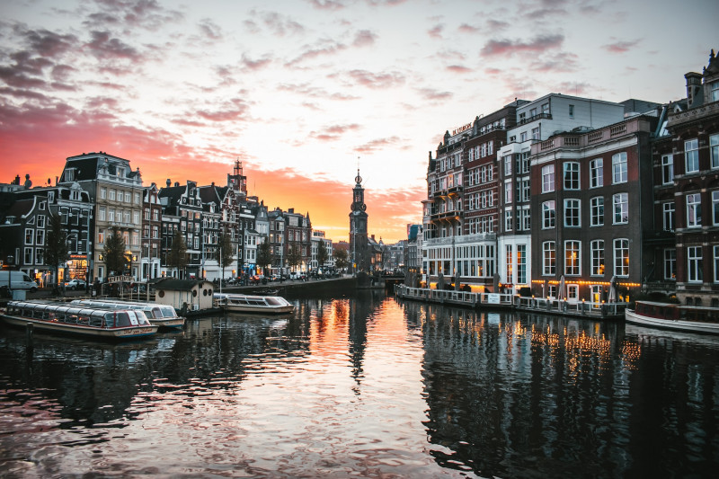 05.05.23 – Їдемо в тур: Амурні пригоди в Амстердамі і Парижі!