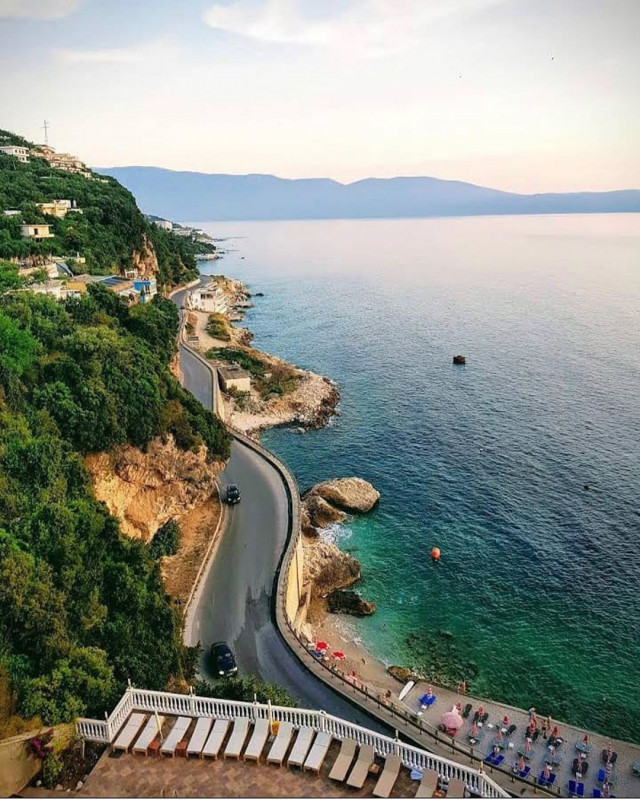 Албанія, курорт Ксаміль, грецький острів Корфу...