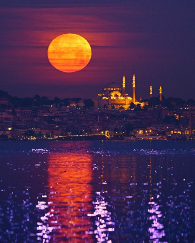 Загадковий і величний, галасливий і казково красивий - Стамбул!