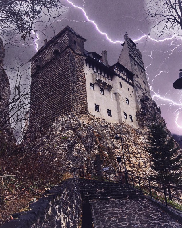 Містичний замок Бран - тут народилася легенда про Дракулу!