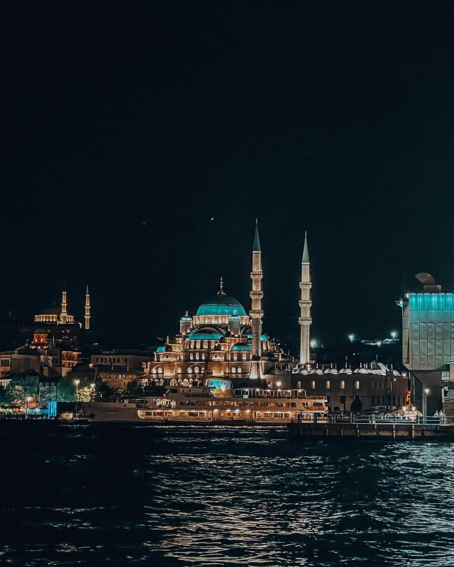 Стамбул саме таке місто, в яке неможливо не закохатись з першого погляду!