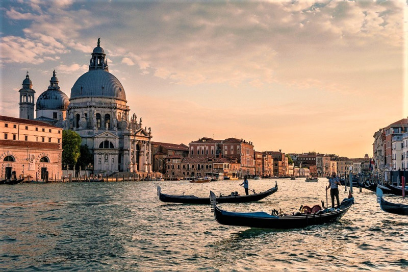 Ватикан, Венеція, Флоренція, Рим….  Італія надихає….